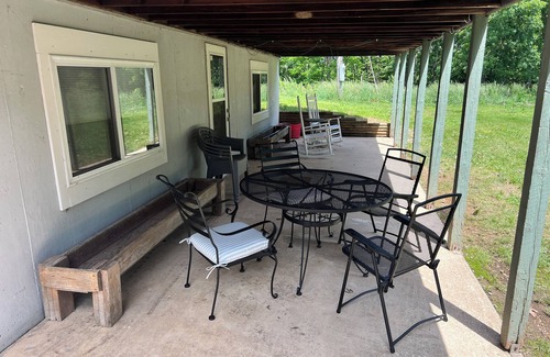 Birch Tree House | Serene and cozy Ozark home - 3 mins to Alley Spring and the Jack's Fork river!