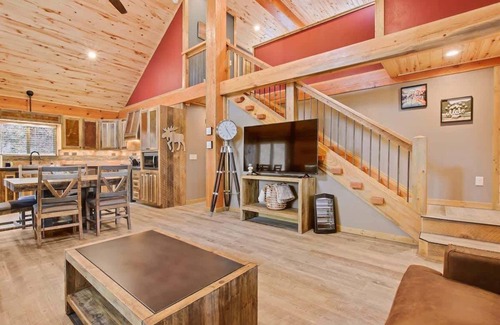 Garden Valley Cabin | Serene and cozy updated log cabin in the woods