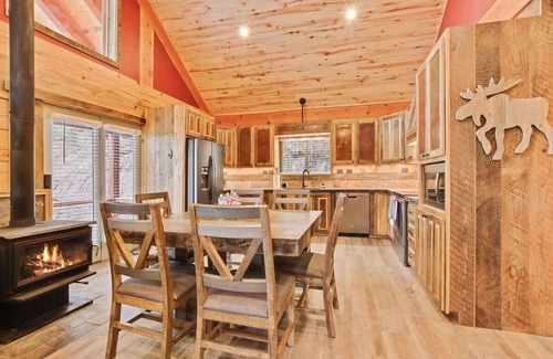 Garden Valley Cabin | Serene and cozy updated log cabin in the woods