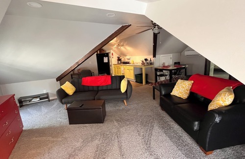 Warren Apartment | Serene Apartment in Beautiful Historical Town
