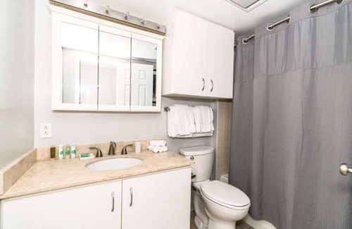 Downtown Apartment | Serene Apt Downtown Near Shops