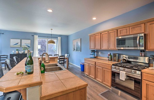 Larkspur House | Serene Bend Getaway w/Hot Tub & Fire Pit!
