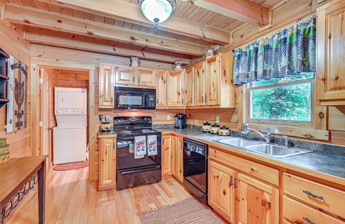 Reserve at Fairystone Cabin | Serene Cabin < 1 Mi to Fairy Stone State Park!
