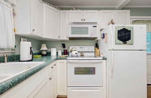 High Point Cottage | Serene cottage with fishing dock, lake views, deck, AC and kayak