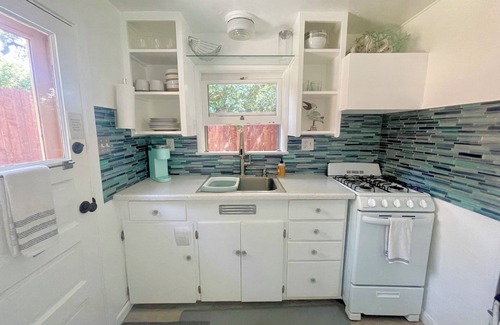 Toro Canyon Cottage | Serene cottage with fitness room in Carpinteria