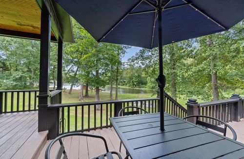 Eatonton House | Serene Cove at Lake Sinclair on 4+ acres with Covered Deck & Covered Dock