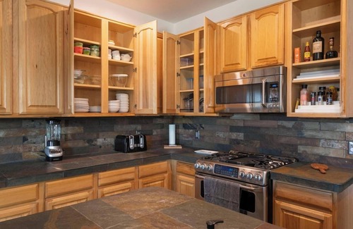 Hartman Vistas House | Serene desert escape with stunning mountain views, and private heated pool/spa.