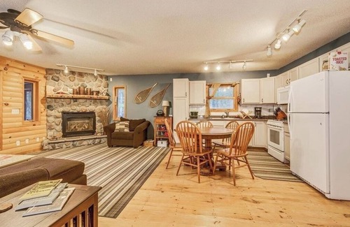 Pine City Cabin | Serene Dog-friendly Riverfront Cabin with Kayaks in Pine City - Perfect Getaway