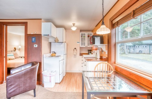 Downtown Cannon Beach Cottage | Serene Dog-Friendly Cottage - Blocks to Beach & Downtown