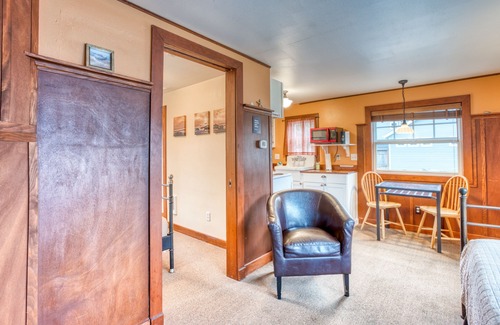 Downtown Cannon Beach Cottage | Serene Dog-Friendly Cottage - Blocks to Beach & Downtown