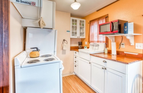 Downtown Cannon Beach Cottage | Serene Dog-Friendly Cottage - Blocks to Beach & Downtown
