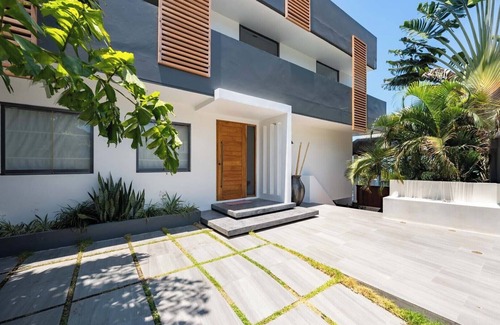 Bophut Villa | Serene Escape: Balcony Villa in Chaweng (KBR20)