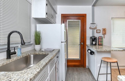 Palatka House | Serene Escape in Historic Palatka: Cute 2BR Home