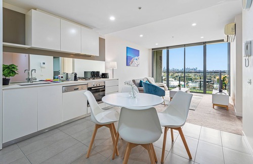 Malvern Apartment | Serene Escape: Panoramic Views, Pool, Gym, Sauna
