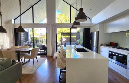 Hobsonville House | Serene Escape with Spa near Hobsonville Waterfront