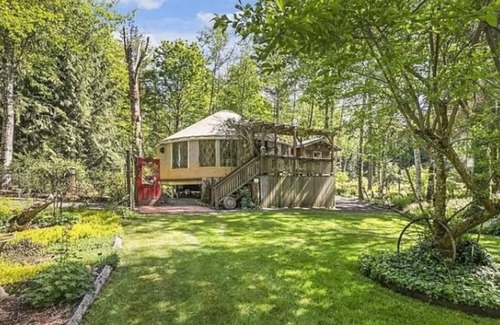 Adelma Beach Cabin | Serene Fall Getaway/Huge Yurt/Off Grid/Wifi/Work,Relax, and Play in the Woods