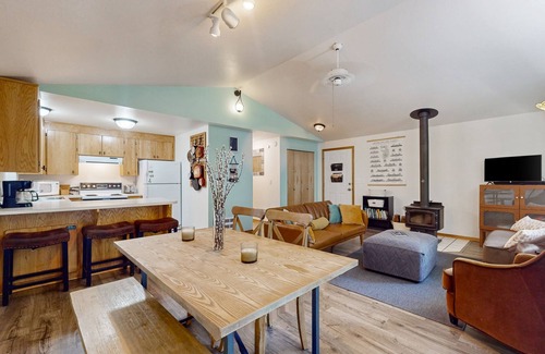 Burley House | Serene family getaway with shared pool and hot tub, deck and gas grill