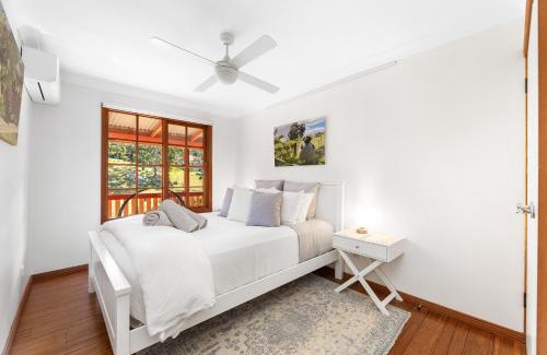 Central Tilba House | Serene Farm Stay, Modern 3BD, Central Tilba near Mystery Bay! Pets OK
