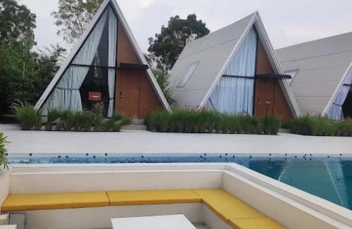 Indore Hotel | Serene Fields Retreat