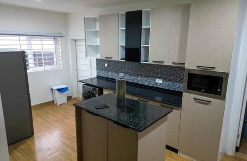 Accra House | Serene Gated 7-Guest Townhome with gym