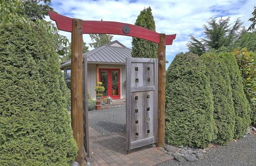 Port Hadlock Apartment | Serene getaway close to the beach with garden for couples or solo adventurers