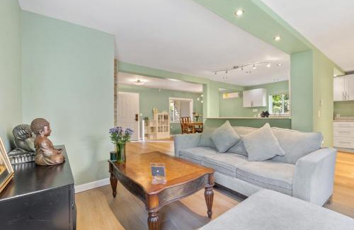 Kenmore Villa | Serene Getaway in Kenmore