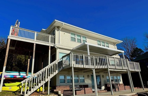 Steele Creek House | Serene Getaway with Hot Tub, Sauna, Firepit, Kayaks, Pontoon & Jet Ski Rentals!