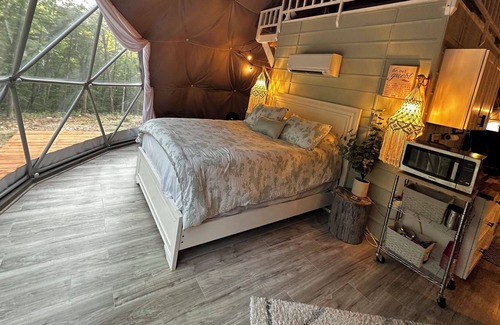 Waverly House | Serene Glamping: Family-Friendly with Activities
