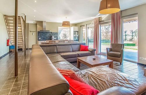 Alveringem House | Serene Holiday Home in Gijverinkhove with Terrace, Garden