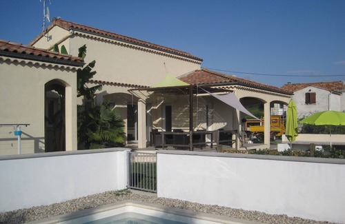 Pradons House | Serene Holiday Home in Pradons with Swimming Pool