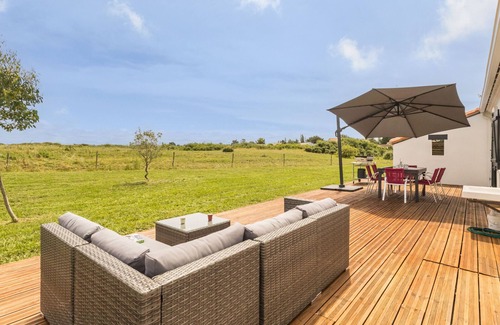 Les Moutiers-en-Retz Cottage | Serene Home Near Natural Beach, Terraces, Garden, and Modern Amenities
