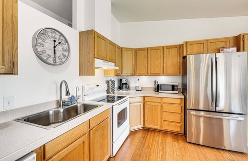 Klamath County House | Serene Home w/On-Site Pond & Decks in Chiloquin!