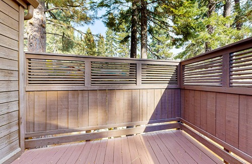 Ponderosa Palisades House | Serene home with fireplace, wood stove, kitchen, W/D, hot tub, & gas grill