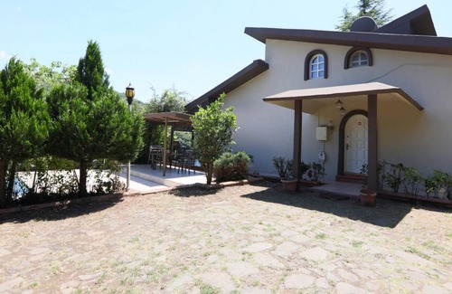 Beykoz Apartment | Serene House Surrounded by Nature in Beykoz
