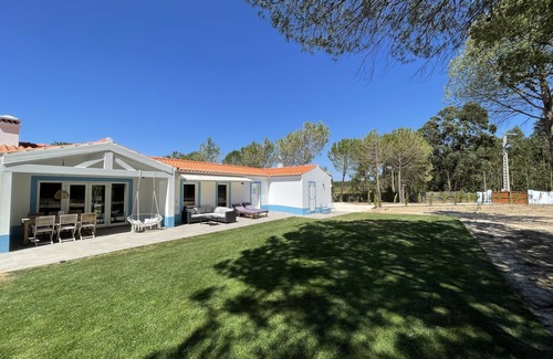 Sao Teotonio House | Serene house with pool in a private pine forest