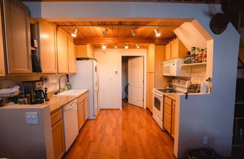 Grapeview House | Serene Lake-Front Cabin; 1 bd + loft A-frame
