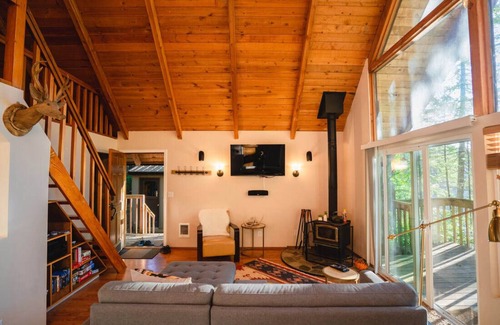 Grapeview House | Serene Lake-Front Cabin; 1 bd + loft A-frame