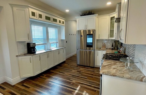 Fairport Harbor House | Serene Lake Home Getaway! Kayak and Paddleboard Rentals!