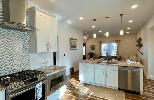 Fairport Harbor House | Serene Lake Home Getaway! Kayak and Paddleboard Rentals!