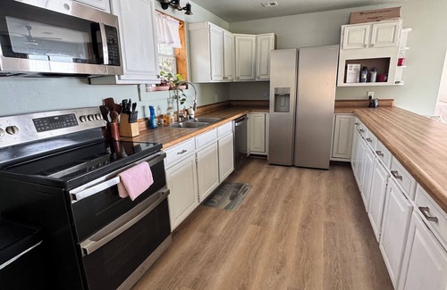Wyandotte House | Serene lakefront 2 bedroom with gorgeous views and water access
