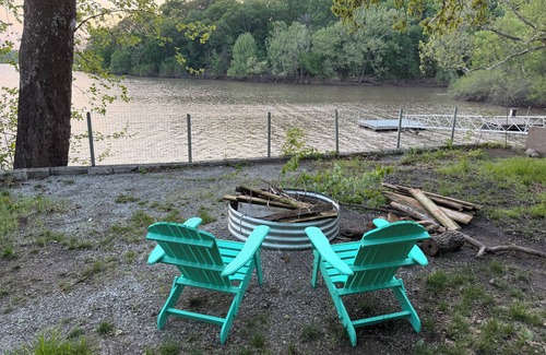 Wyandotte House | Serene lakefront 2 bedroom with gorgeous views and water access