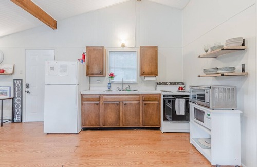 Winnsboro Cabin | Serene Lakefront Cabin, Fishing, Firepit, Kayaks