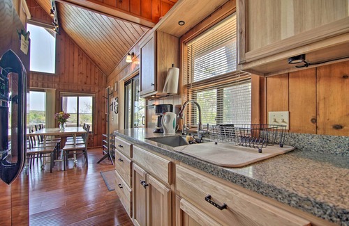 Twin Lakes Cabin | Serene Lakefront Escape: Boat Dock & Grill!