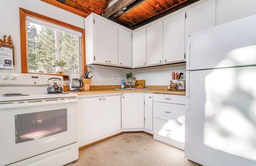 Serene Lakes Cabin | Serene Lakes Cabin w/Deck: Dog Friendly!