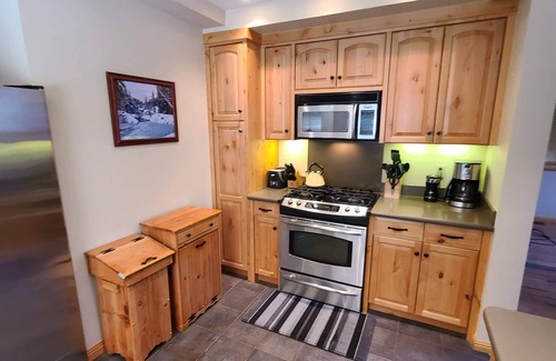 Serene Lakes Cabin | Serene Lakes Cabin w/view close to Sugar Bowl & Truckee
