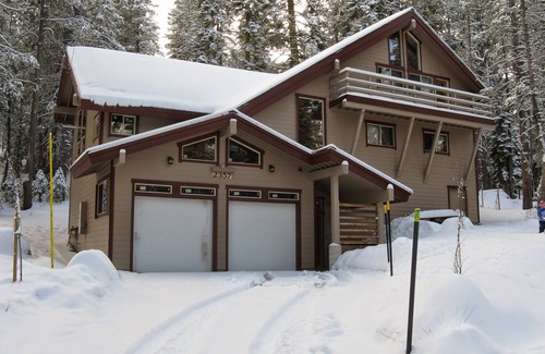 Serene Lakes House | Serene Lakes Home away from Home with hot tub, pool table, ping pong and more.
