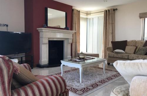 Letterkenny Cabin | Serene Luxurious Haven with Sea Views Letterkenny Rooms