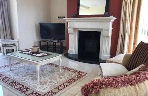 Letterkenny Cabin | Serene Luxurious Haven with Sea Views Letterkenny Rooms