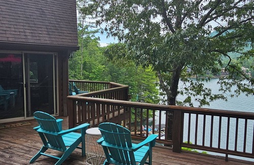 Robbinsville House | Serene Luxury on Lake Santeetlah: 4BR/4.5BA Mountain Home. Grills & Kayaks!