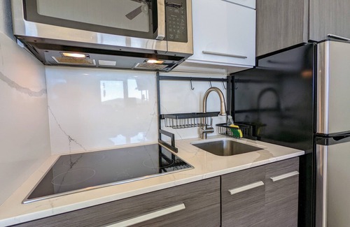 Fraile Apartment | Serene, Modern Apartment with Ocean View Balcony